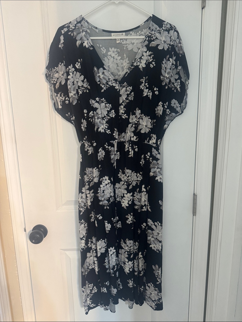Studio B by Bobeau Black Floral V-Neck Midi Dress